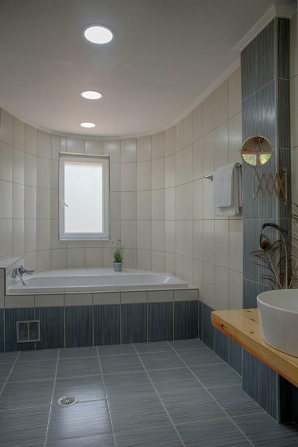 Modern Eco Friendly Villa Close To Town بيليكاس المظهر الخارجي الصورة