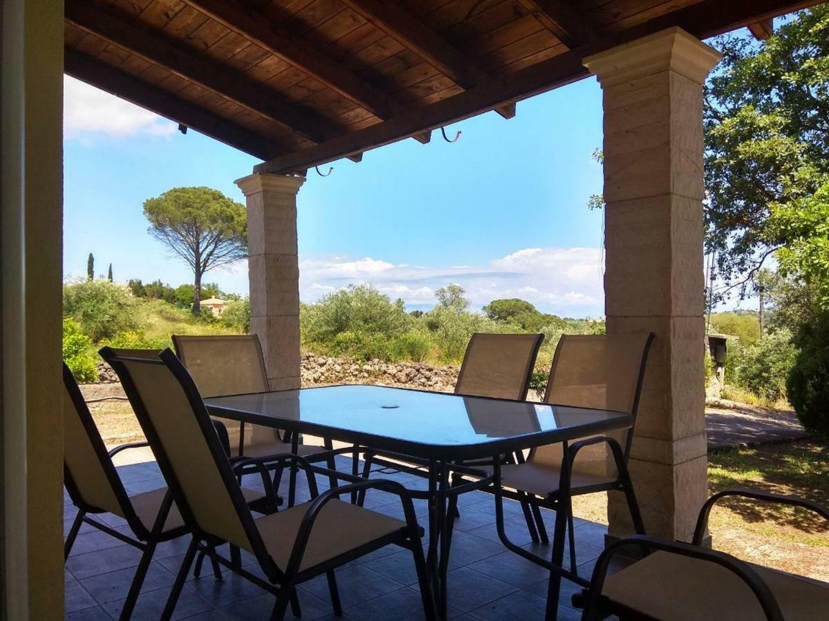 Modern Eco Friendly Villa Close To Town بيليكاس المظهر الخارجي الصورة